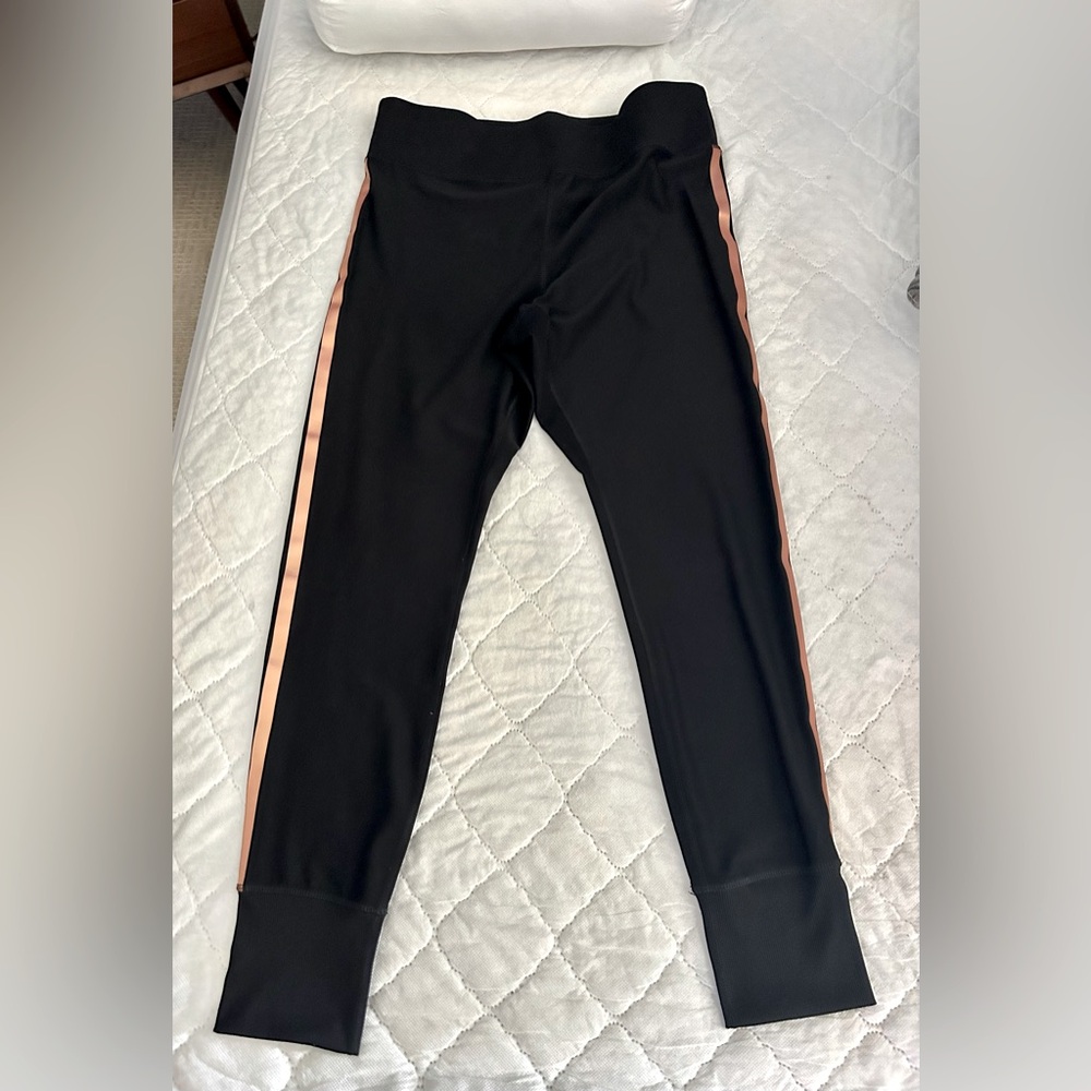FREE TOP/ MORET ULTRA LEGGINGS